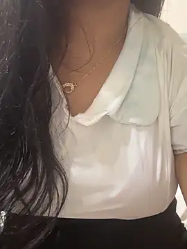 Joya786 Adlı Modelin Canlı XXX Sohbeti