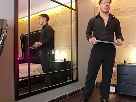 OliverWyse Adlı Modelin Canlı XXX Sohbeti