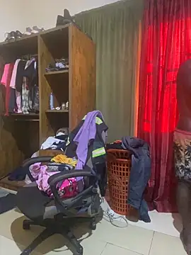 Pornhouse420 Adlı Modelin Canlı XXX Sohbeti