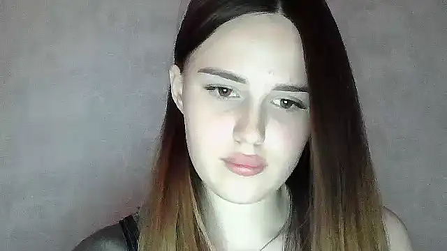 צ'אט XXX בשידור חי של SweetLoraa
