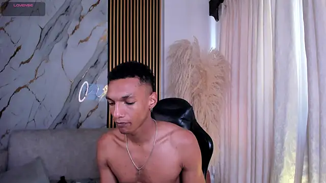 JulienSaint 라이브 XXX 채팅