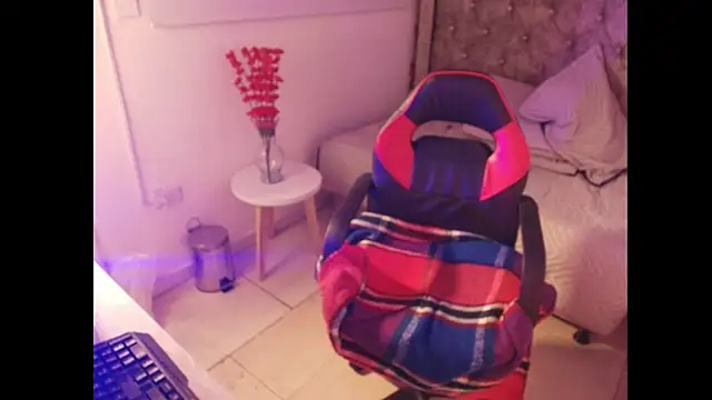 Chat +18 de noa_hot69 ao vivo
