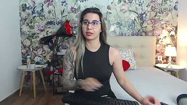 RoseDiamond06 élő XXX-chatje