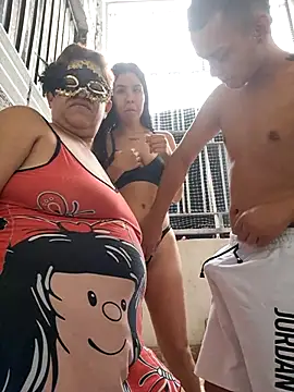 HOTANDSKINNY's Live XXX Chat