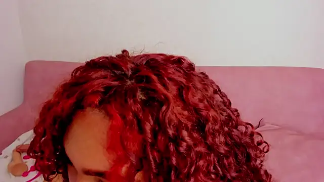 CoralineRed's Live XXX Chat
