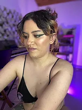 NikkiNix Chat XXX live