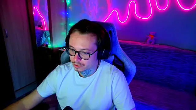 MeLanXolik Show in webcam