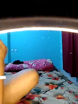 priya2098 Adlı Modelin Canlı XXX Sohbeti