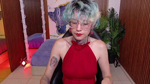 Lyra_tay élő XXX-chatje