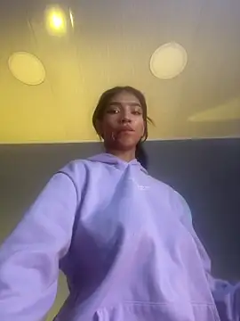 Chatroom XXX en direct de LauraAristizabal