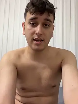 imjustaboyy1 Adlı Modelin Canlı XXX Sohbeti