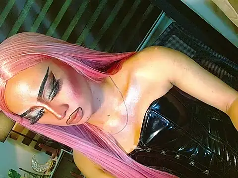 HOLLYWOOD_QUEEN_88 Show Webcam