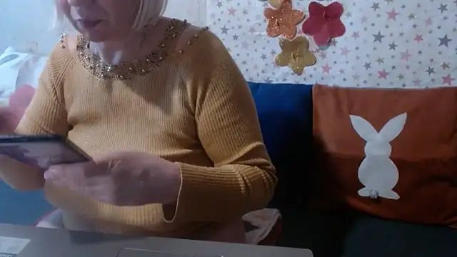 QueenLana – Naživo XXX chat