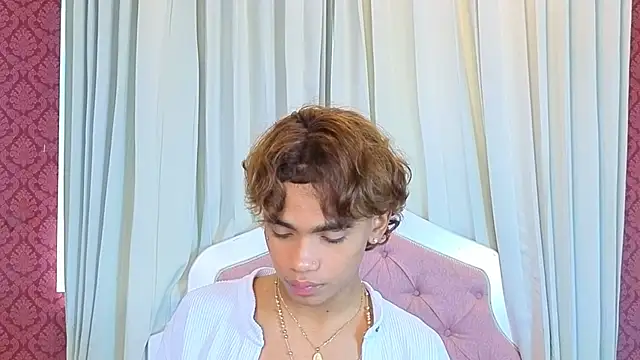 AlanCutee 现场XXX聊天