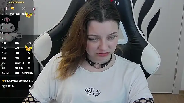 pretty_little_thing Chat XXX in diretta