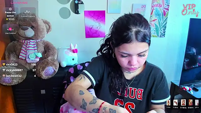 angelina_77 XXX чат на живо