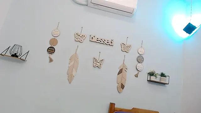 hotlatinaluna23's Live XXX Chat