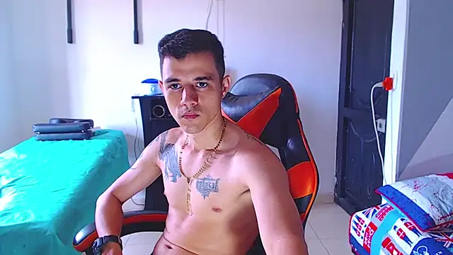 ADAM_HOT Chat XXX in diretta