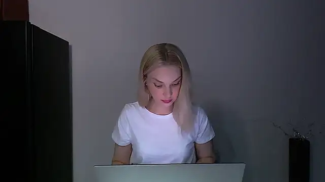 Lia_noo_regrets: онлайн-секс-чат