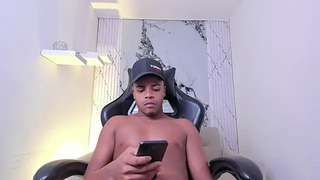 TaylorClay_ Chat XXX in diretta