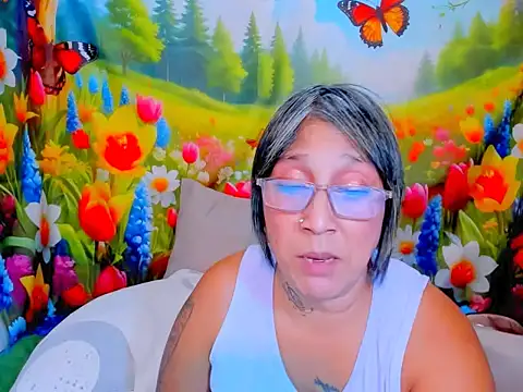 indianroxy Adlı Modelin Canlı XXX Sohbeti