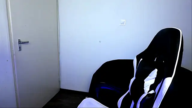 ShyHotNerd – Naživo XXX chat