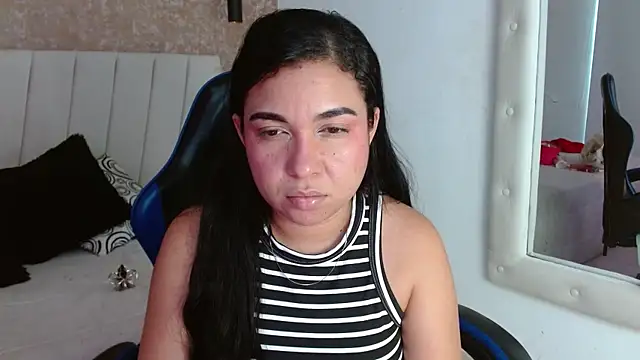 AliceSmity__ লাইভ XXX চ্যাট