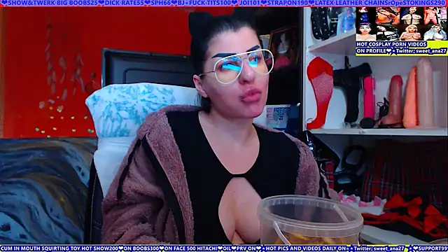 Chat XXX en directo de cuminmenowbbyx