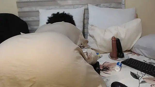 Foxybrownxx1's Live XXX Chat