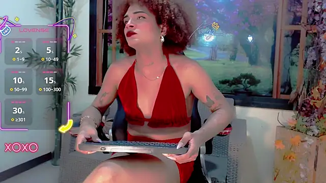 Sharlotte_Jones Show in webcam