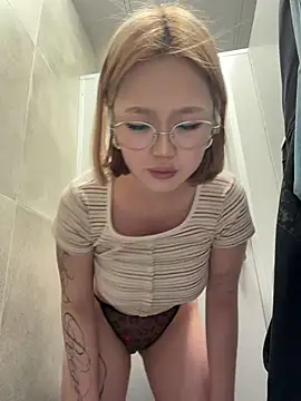 Aiko_Yumi's Webcam Show