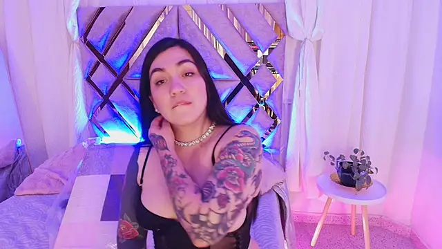 KathiaJenner Adlı Modelin Canlı XXX Sohbeti