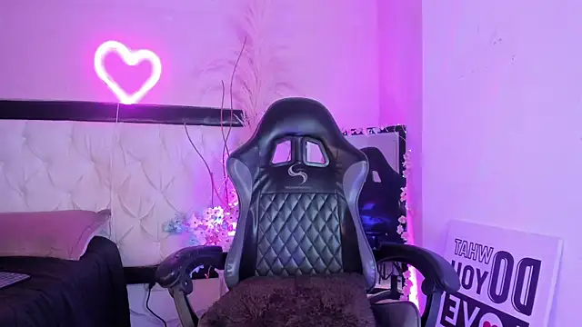 Emily_Roussee élő XXX-chatje