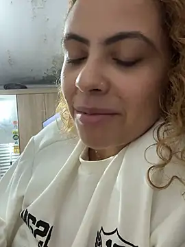Chloe_Leaozinho's Live XXX Chat