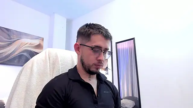 Онлайн чат XXX Tommas_Jhonson