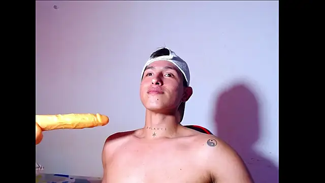 Show modela rowanbig na web-kameri