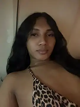 slutty_aki élő XXX-chatje