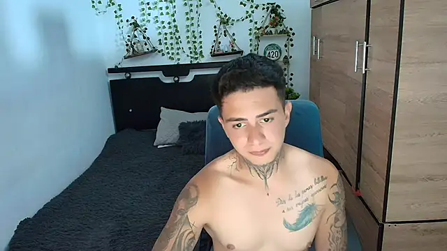 santii_ss' Webcam Show