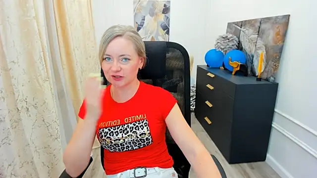 CharlotteKerti live XXX chat