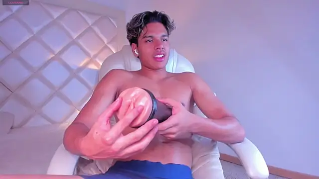 MarcoDeluxxe's Live XXX Chat