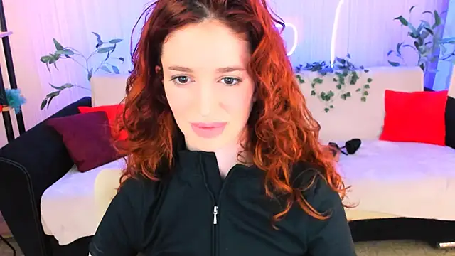 ChristinaConteeree: онлайн-секс-чат