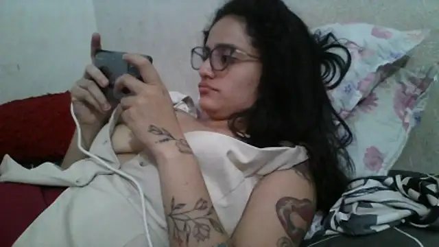 girl_tits élő XXX-chatje