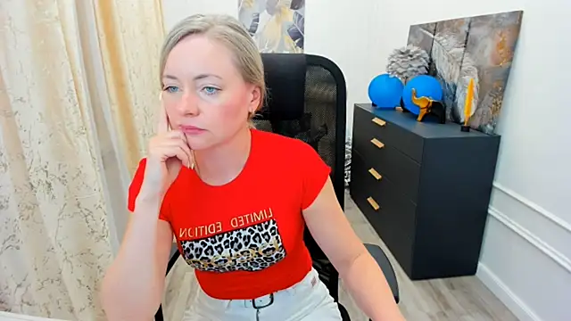 CharlotteKerti's Live XXX Chat