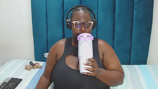 YOURFUCKEDUPMOM 现场XXX聊天