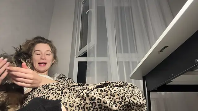 MissEvelynGlow XXX чат на живо