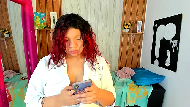 Chat XXX en directo de Emily_Coper18