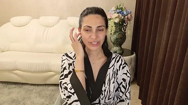 LovelyBeatrice Adlı Modelin Canlı XXX Sohbeti