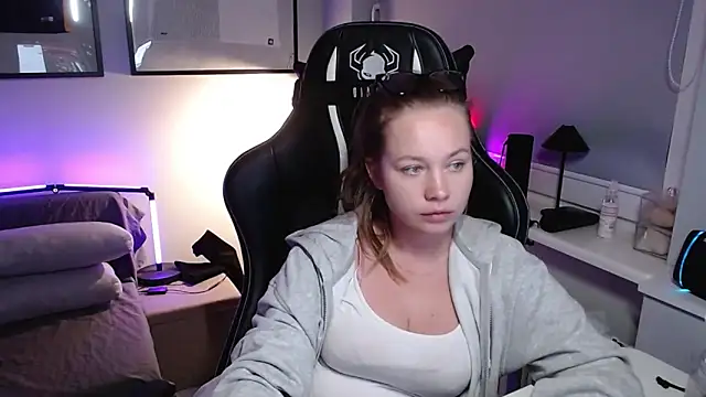 Živý XXX chat holly_xglam