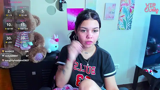 angelina_77 Chat XXX in diretta