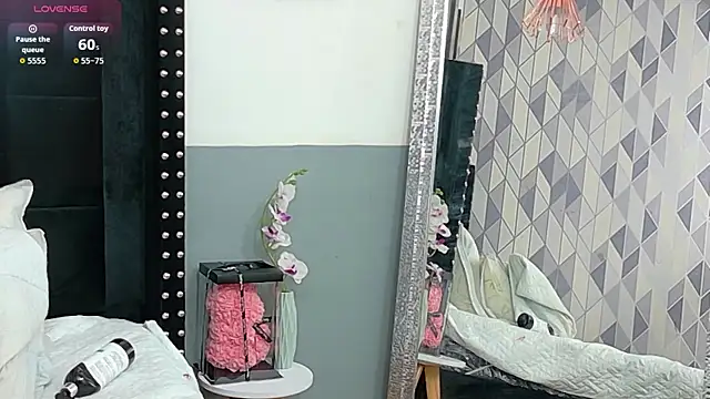 Chatroom XXX en direct de EbonyCoWorker